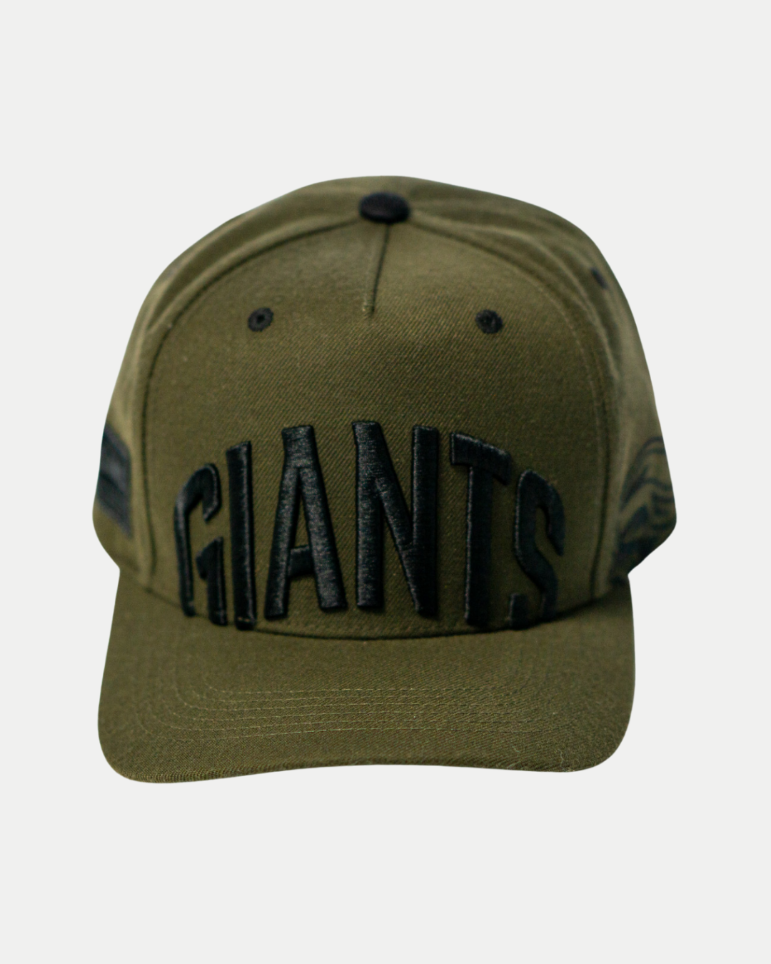 Display your team pride with the Belfast Giants Cap Olive. Featuring a flat brim and bold Belfast Giants embroidery, this cap pops against a white background—making it an ideal game day accessory.